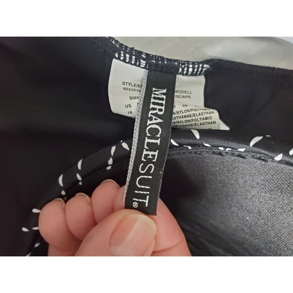 Miraclesuit Stitch Mix Escape Criss Cross One Piece Underwire Swim Suit Size 16 - Picture 5 of 8